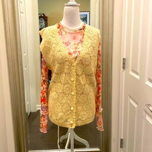 Vtg Linea Privata Crochet Knit Vest L Creamy Button Down medallion pattern